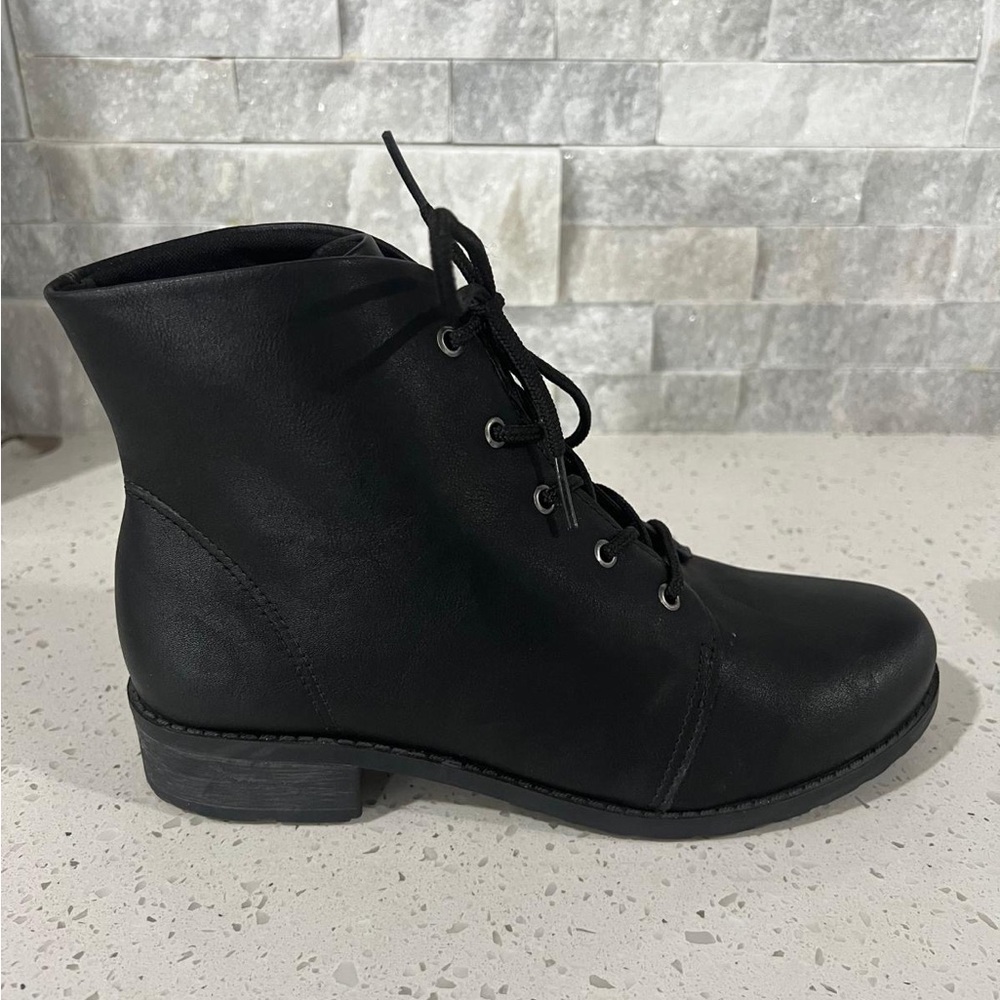 Verazzi Lace Up Women’s Boots